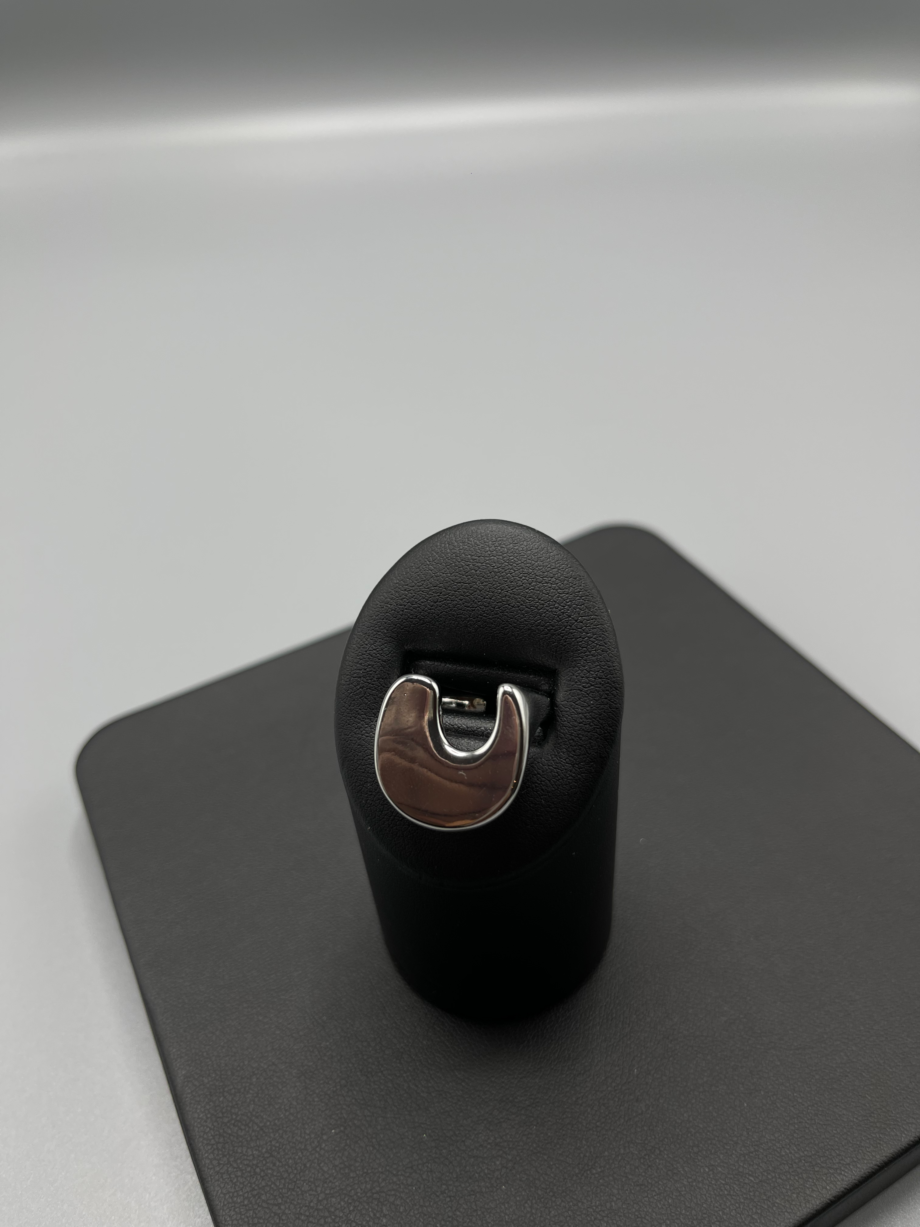 U Ring image 3