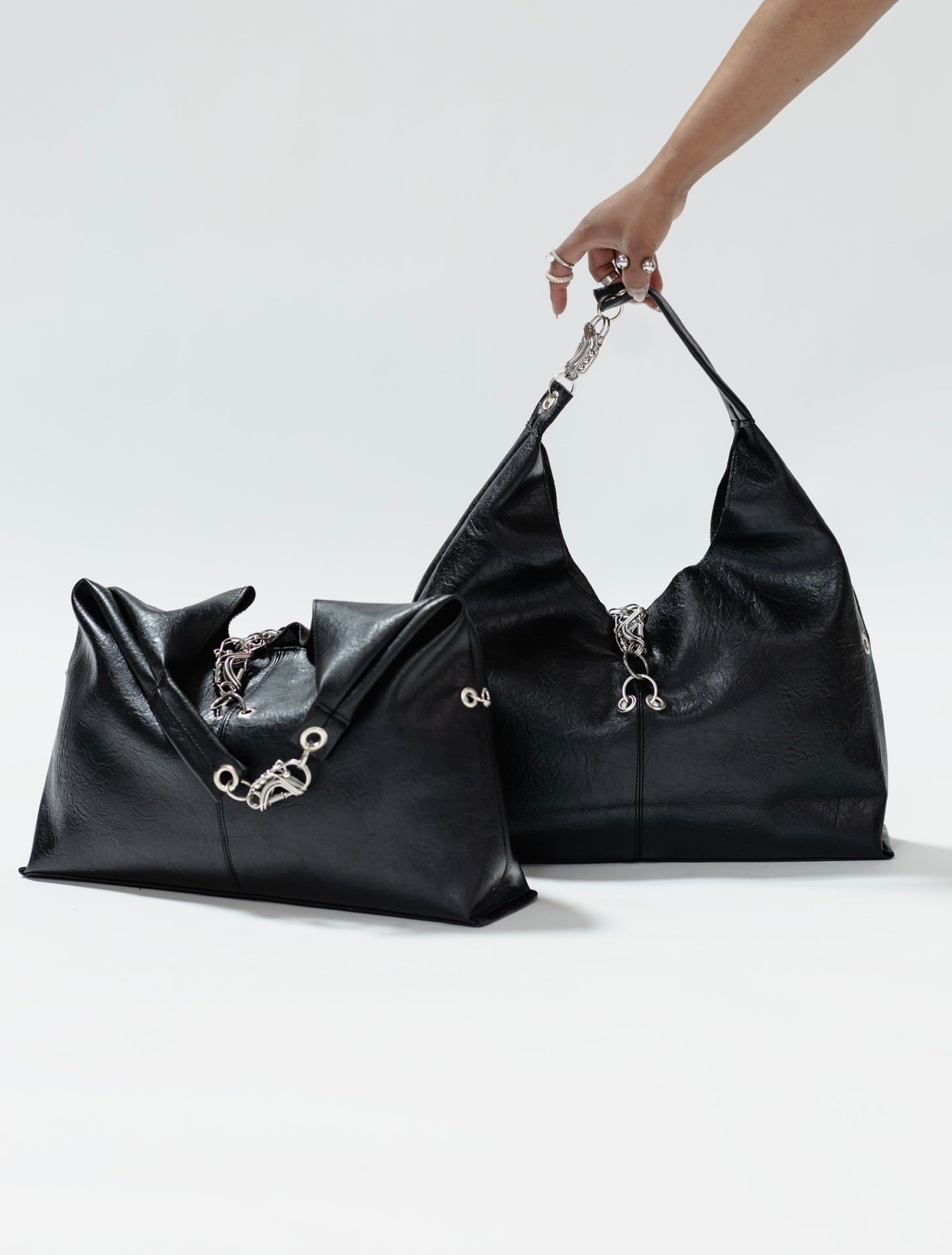 CARABINER HOBO BAG image 3