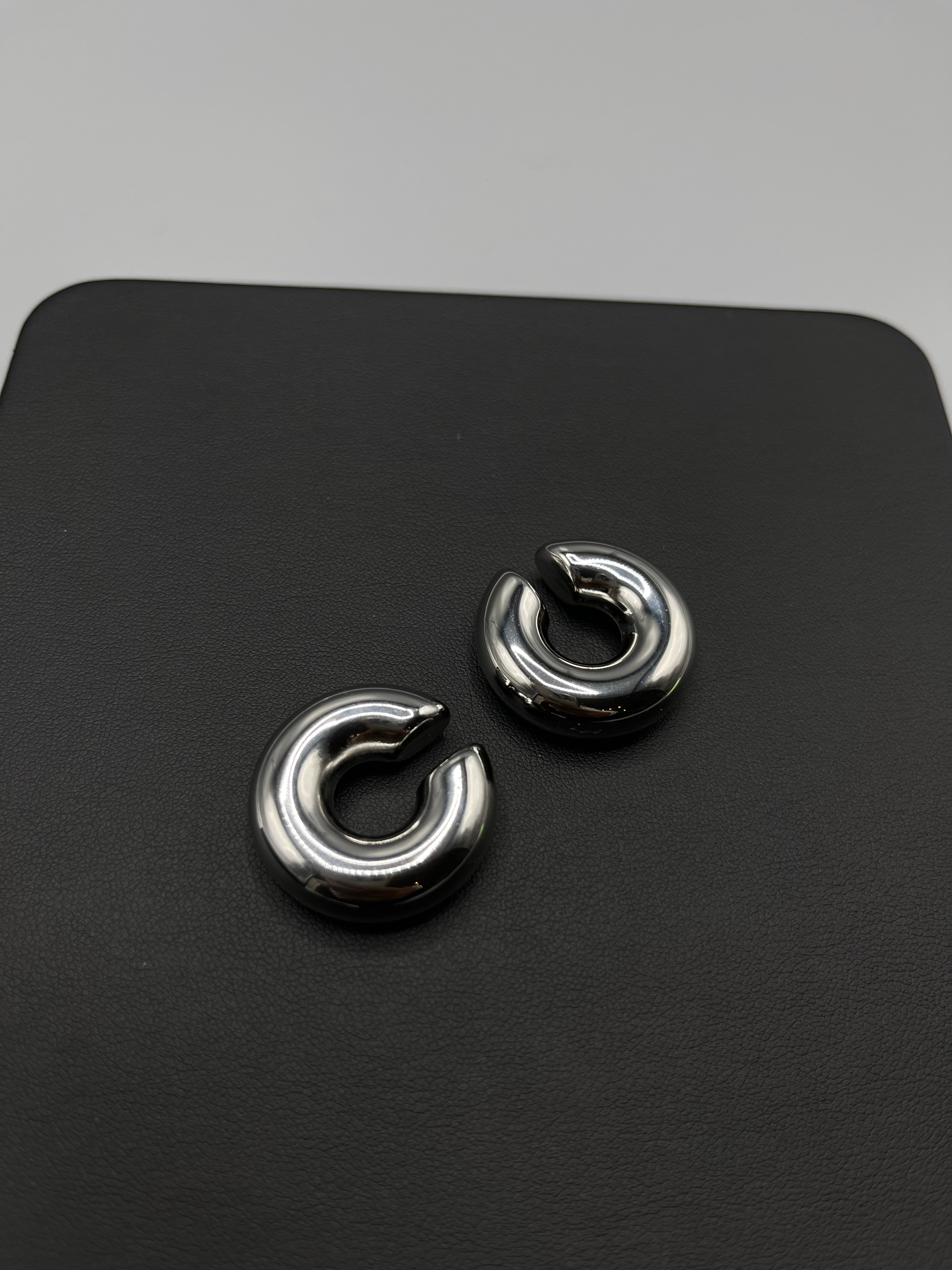 Cyl Ear Cuff image 0