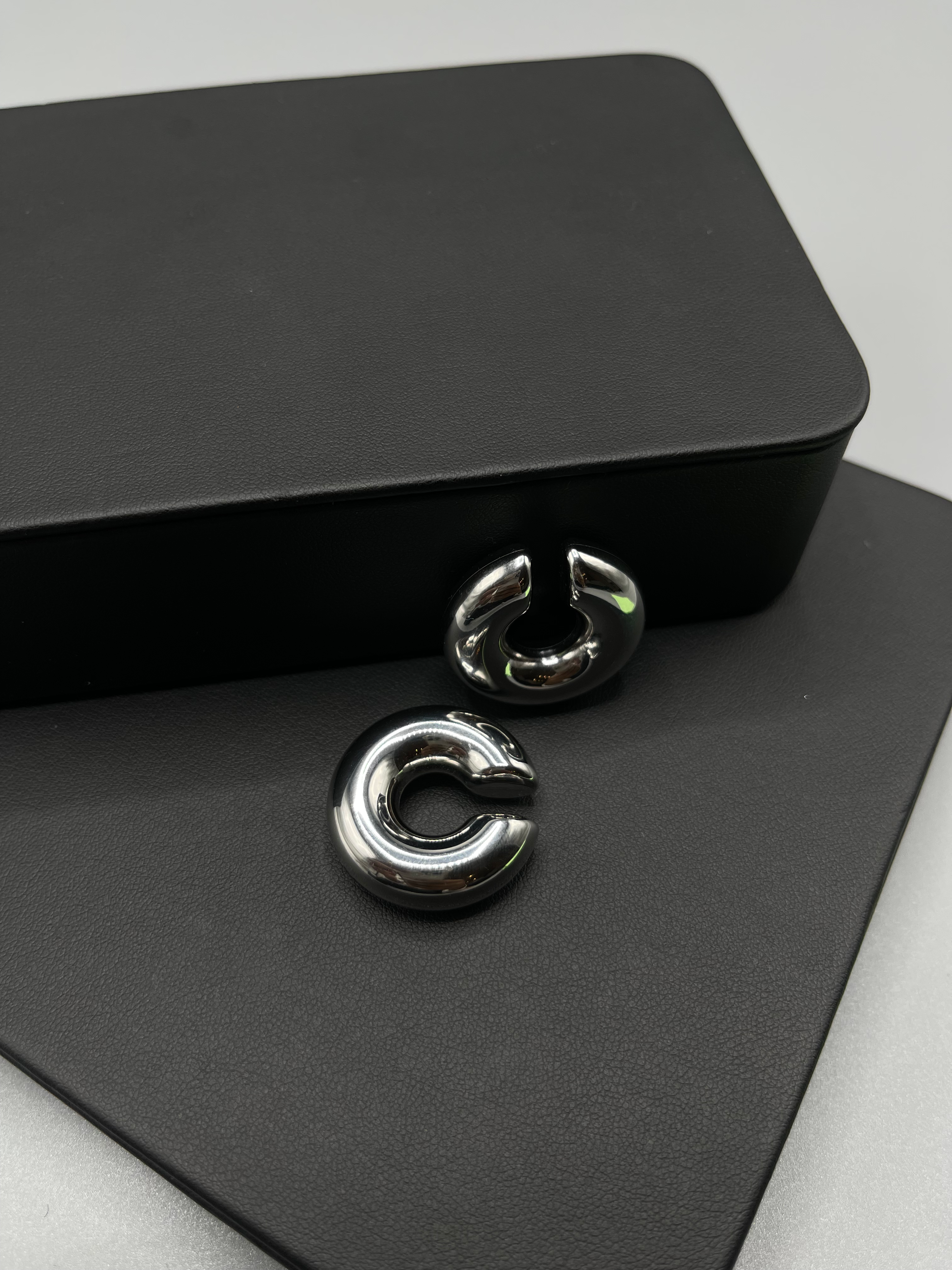 Cyl Ear Cuff image 1